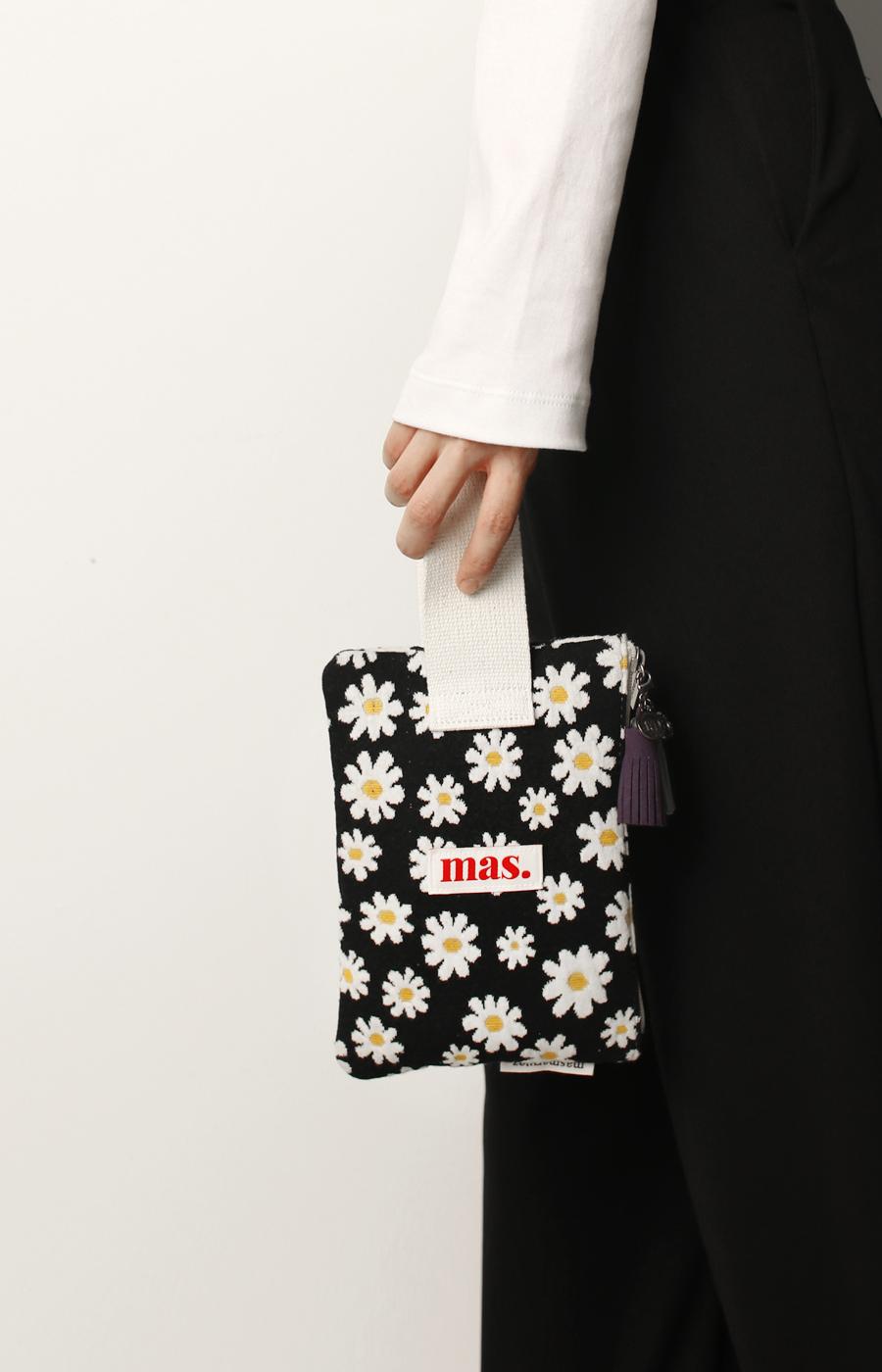 [Masmarulez] Knit daisy Strap pouch _ Black