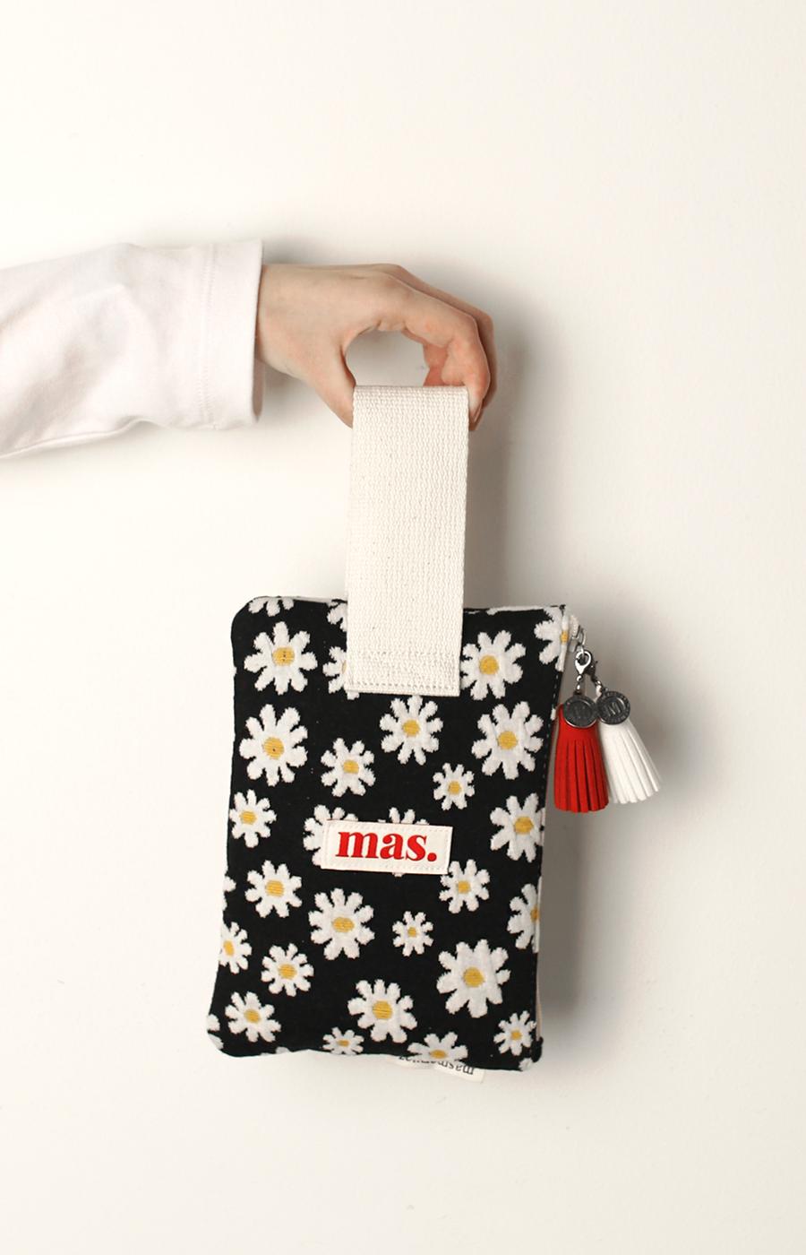 [Masmarulez] Knit daisy Strap pouch _ Black