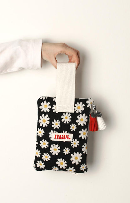 [Masmarulez] Knit daisy Strap pouch _ Black