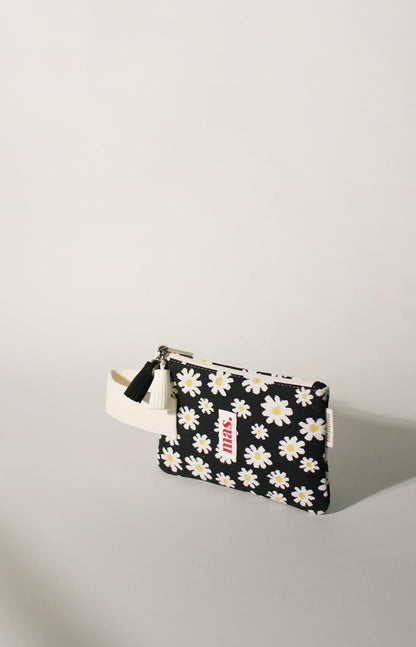 [Masmarulez] Knit daisy Strap pouch _ Black