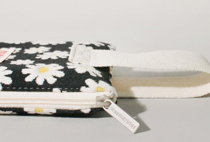 [Masmarulez] Knit daisy Strap pouch _ Black