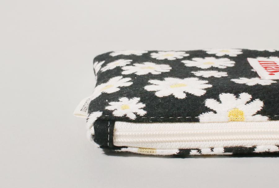 [Masmarulez] Knit daisy Strap pouch _ Black