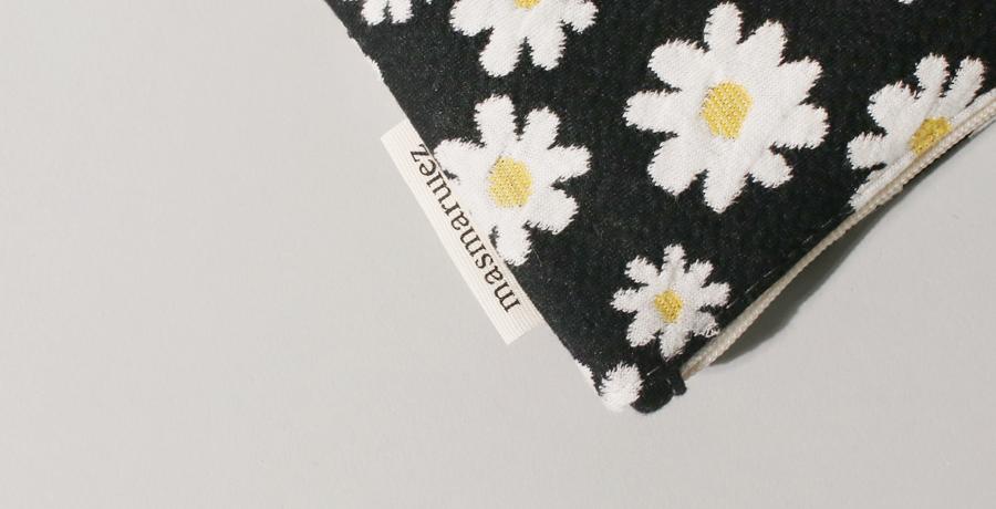 [Masmarulez] Knit daisy Strap pouch _ Black