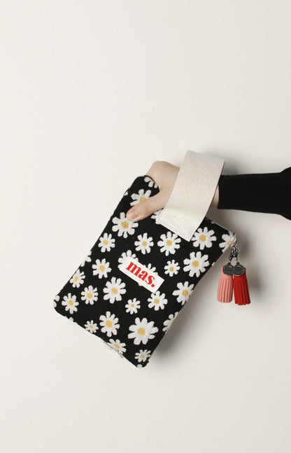 [Masmarulez] Knit daisy Strap pouch _ Black